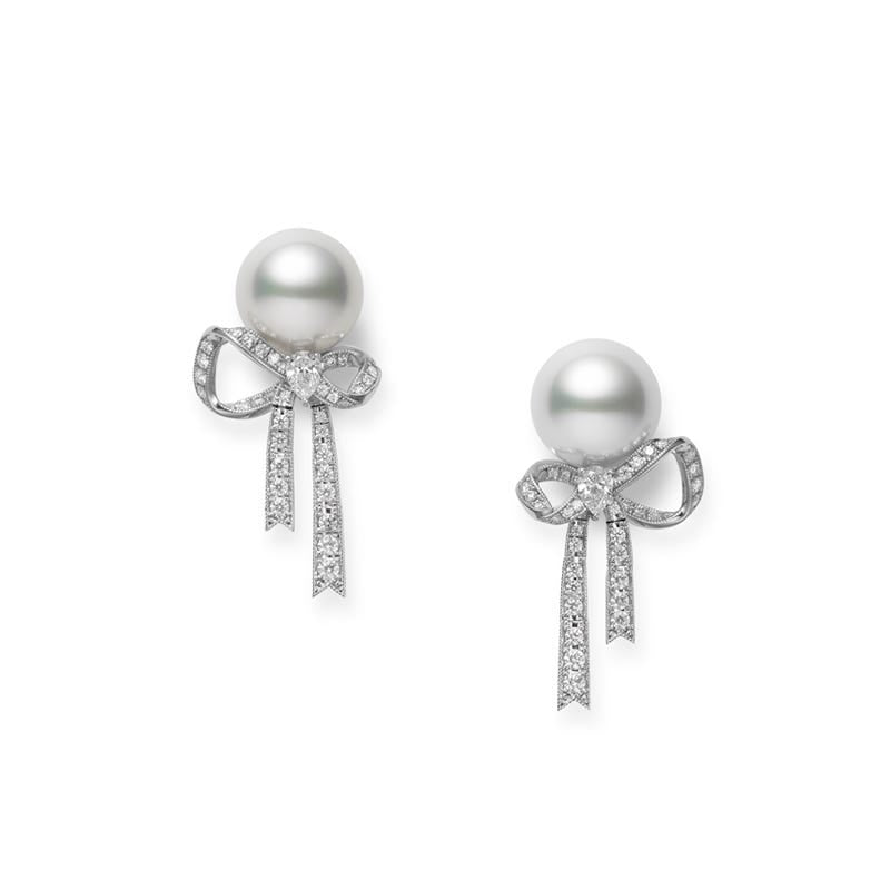 Jeux de Rubans White South Sea Earrings with Diamonds