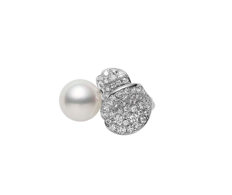 Les Pétales Place Vendôme Ring