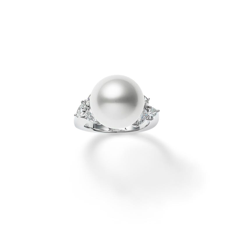 White South Sea Cultured Pearl and Diamond Ring set in Silver