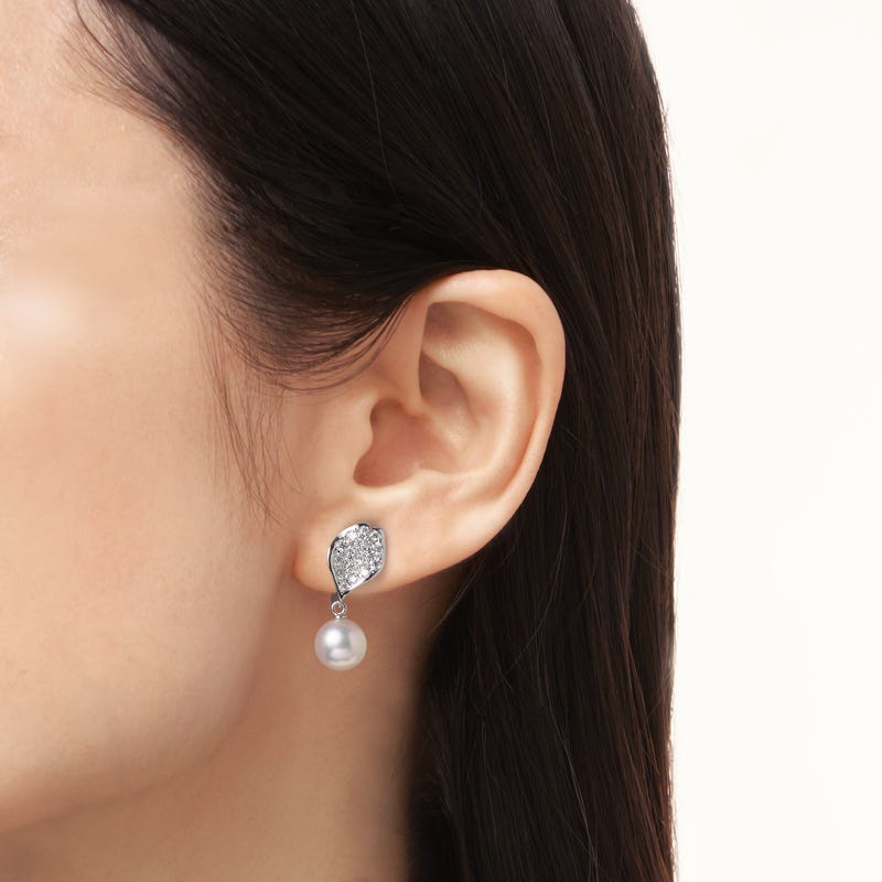 Les Pétales Place Vendôme Zhuji 養殖真珠のイヤリング